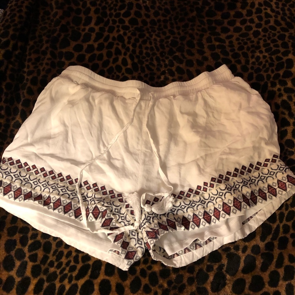 shorts with details on the legs